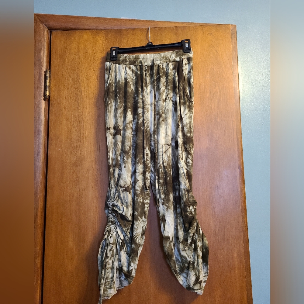 Listicle green tie dye cinched pant